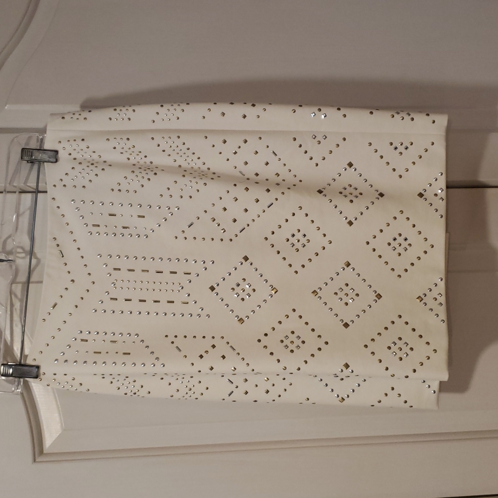 NWT Gorgeous White House Black Market Cream Pencil skirt Size 8